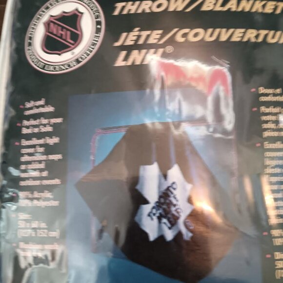 Toronto Maple Leafs NHL Fleece Throw Blanket 🍎 - Picture 5 of 6